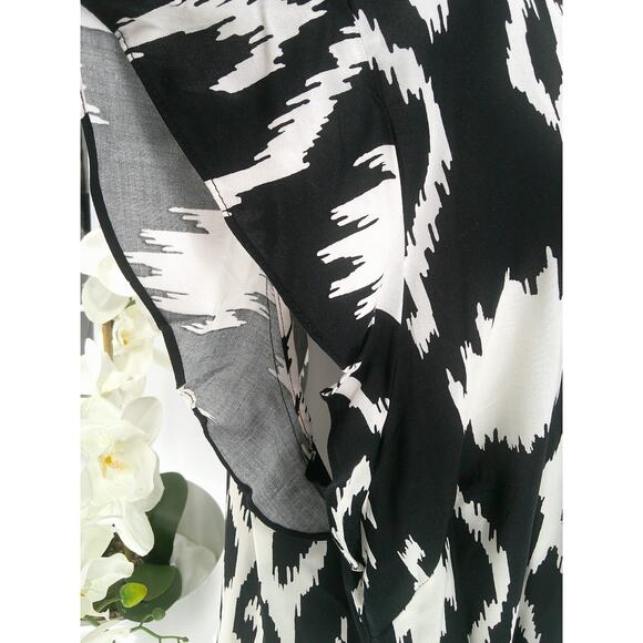 NWT Rachel Zoe Womens Black & White Flutter Sleeve V-Neck Blouse Size 3X - Picture 3 of 9